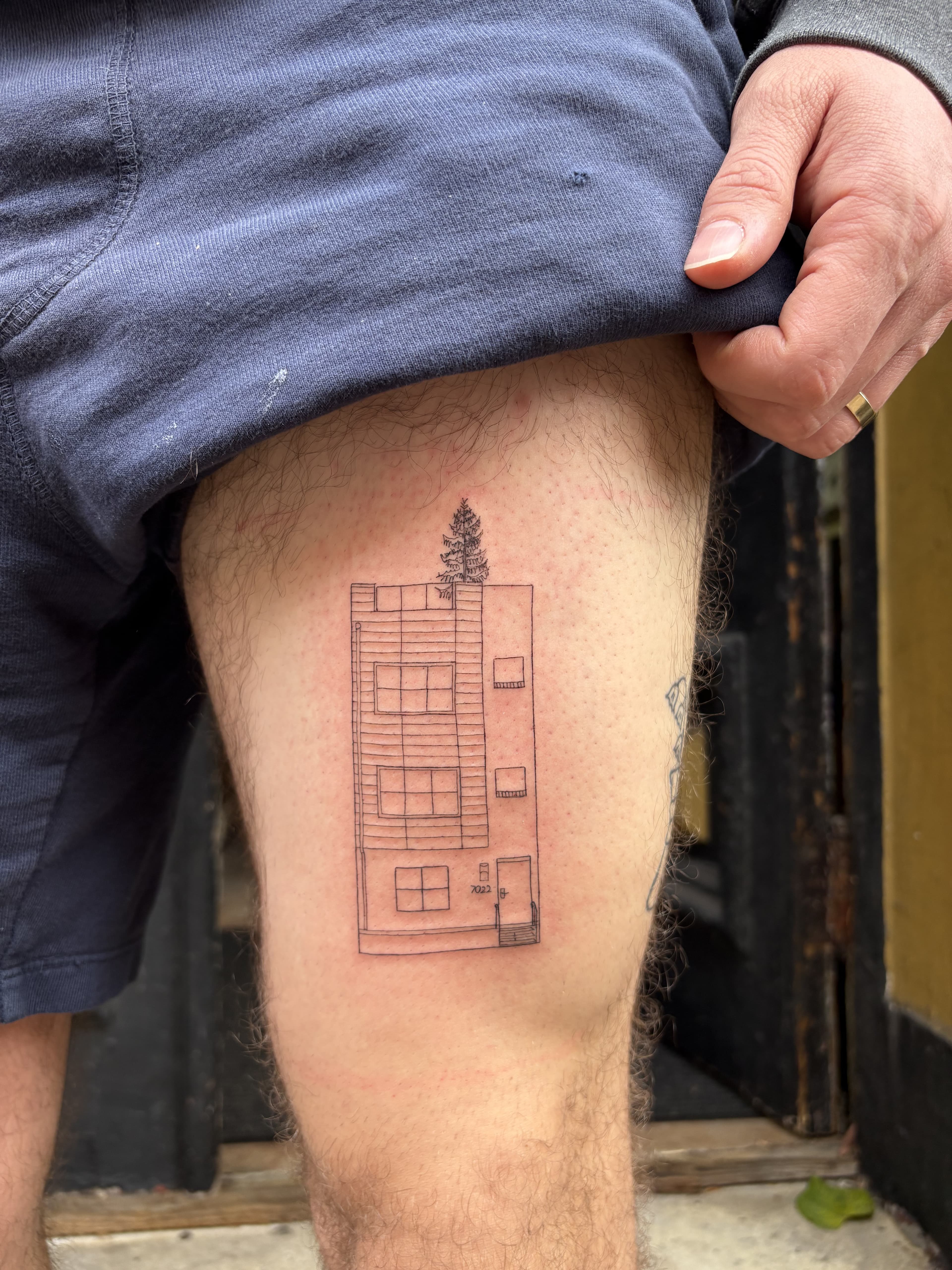 fine line rowhouse thigh tattoo by Ale Muñoz, Philadelphia PA